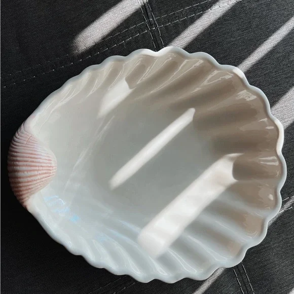 Stokes Shell dish/catchall - Picture 2 of 5